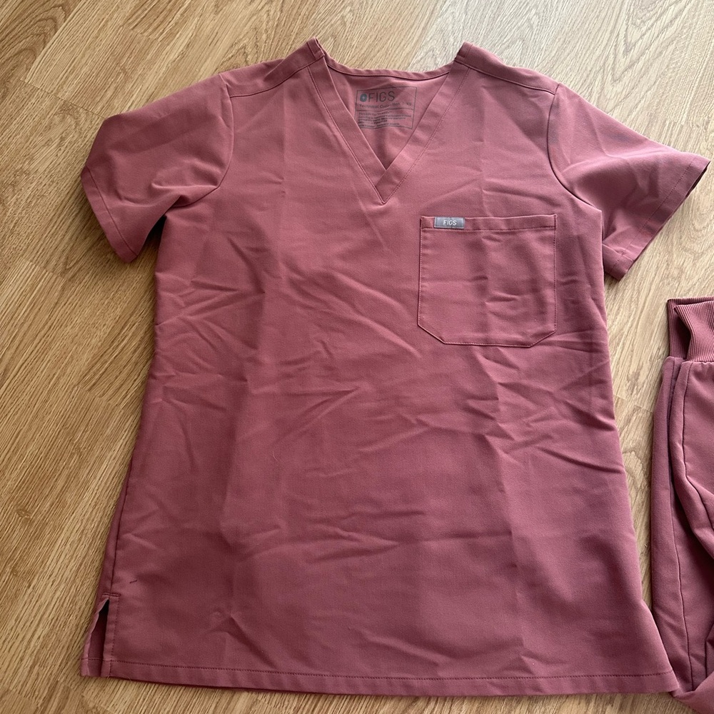XS women’s Figs top